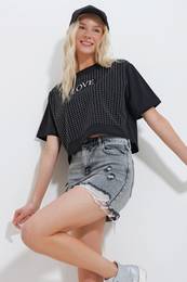 Trend Alaat Stili Women's Black Crew Neck Love Printed Jewelled Crop T-Shirt
