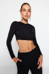 ern pleten crop top s uzlem