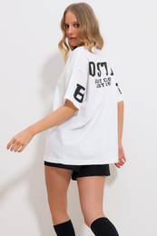 Trend Alaat Stili Women's White Back Printed Oversize Two Thread T-Shirt