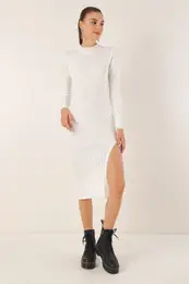 15828 Pletenine z razrezom - bela