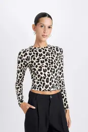 Fitted Body-Smooth Crew Neck Leopard Patterned Crepe Long Sleeve T-Shirt