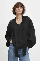 Bluza s svilo rna barva