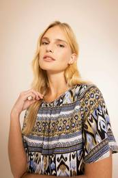 Traditional Crew Neck Loose Fit Short Sleeve Blouse