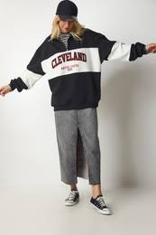 Happiness stanbul Women's Black And White Color Block Printed Oversize Sweatshirt