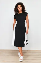 Curve Black-White Color Blocked Midi Knitted Dress