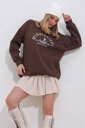 Trend Alaat Stili Women's Bitter Brown Crew Neck 3 Thread Embroidered Oversize Sweatshirt