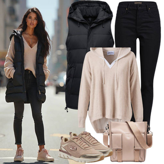 Basic Outfit sa Crna Izolacijski Prsluk/Donji Prsluk/Prošiveni Prsluk/Pufnasti Prsluk/Kratki Prsluk Nike Sportswear, Bež baguette vrećica/Torba preko ramena/Torba Za Preko Ramena/Mala Torbica/Torba za rame/Torba za pisma/Torbica Tommy Hilfiger "Savršeno za proljeće"