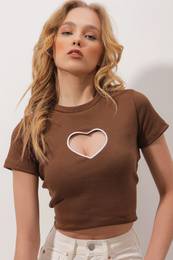 Trend Alaat Stili Women's Brown Crew Neck Heart Embroidery Half Sleeve Knitted Crop Blouse
