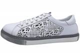 Sneakers mit Lochmuster image