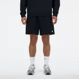 Sportliche Bekleidung von New Balance image