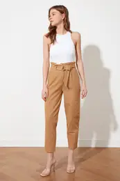 Camel Belted korenčkove hlače