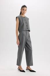 Carrot Fit High Waist Pocket Darted Short Wide Leg Trousers