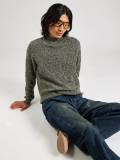 Wollpullover aus Recyclingmaterial image