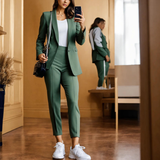 Tenues en Tailleurs Pantalons Sportifs image
