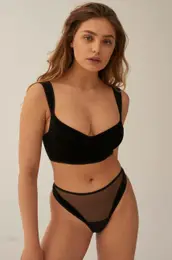Top 464 Strong Attitude Top Black rna barva