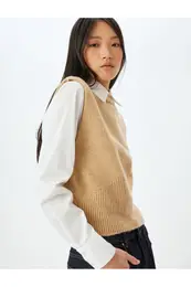 Sleeveless Crew Neck Knit Vest