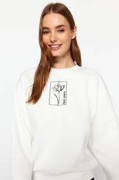 Ecru Floral Embroidered Regular Thick Inside Fleece Crew Neck Knitted Sweatshirt