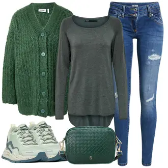 Outfit mit Grau Sneaker Pull&Bear "Trendiges Herbst Outfit"
