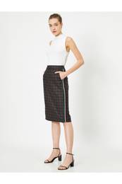 Normal Waist Check Midi Skirt with Pockets.