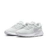 Weiße Nike Sportswear Bekleidung image