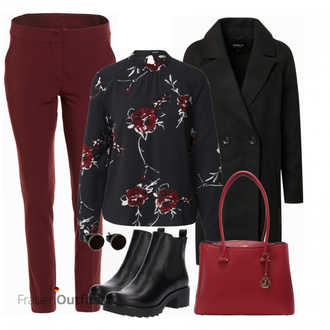 Oversize Kurz Outfit mit Schwarz Chelsea Boot/Lederjacke/Flache Stiefelette/Gummistiefelette About You "Super schönes Outfit fürs Büro"Look: Uni, Schick, Edel, Coole, Oversize, Techno, Unisex, Wetlook