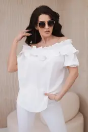 Spanish blouse with a decorative ruffle in white