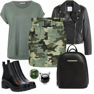 Oversize Kurz Outfit mit Schwarz Chelsea Boot/Lederjacke/Flache Stiefelette/Gummistiefelette About You "ONLY Rock"Look: Uni, Schick, Edel, Coole, Oversize, Techno, Unisex, Wetlook