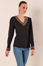0466 Embroidered V Neck Knitted Blouse - Black
